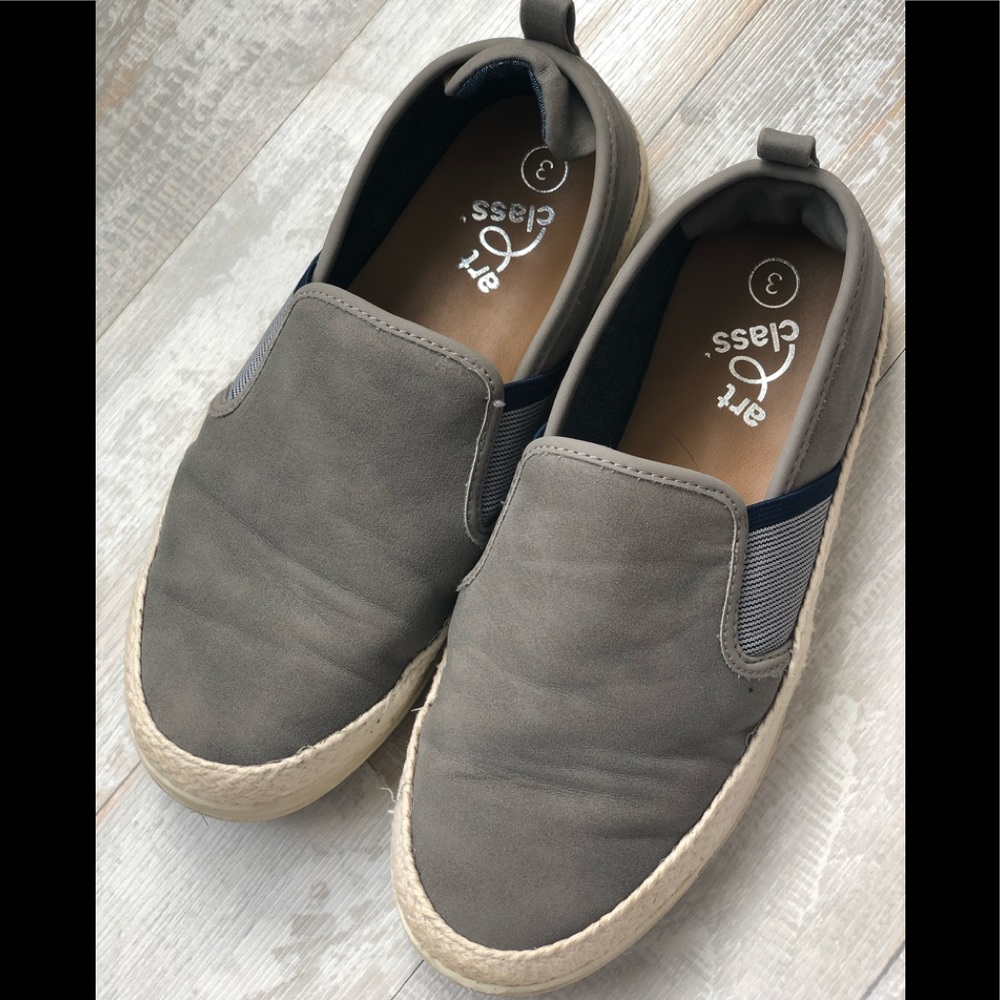 Art Class Grey slip on shoes!